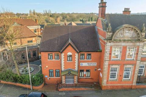 Mixed use for sale, 39 Piddock Rd Smethwick B66 3BL