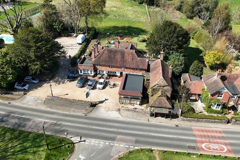 Pub to rent, Haslemere Rd Godalming GU8 5UJ