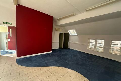 Retail property (high street) to rent, 41 Market Pl Newark NG24 1EJ