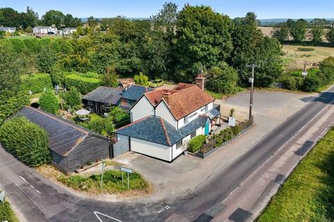 Pub for sale, London Rd Stockbridge SO20 6DE
