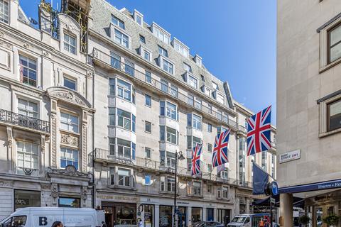 Office to rent, 54 Jermyn St London SW1Y 6LX