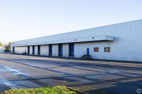 Distribution warehouse to rent, Montrose Rd Chelmsford CM2 6PS