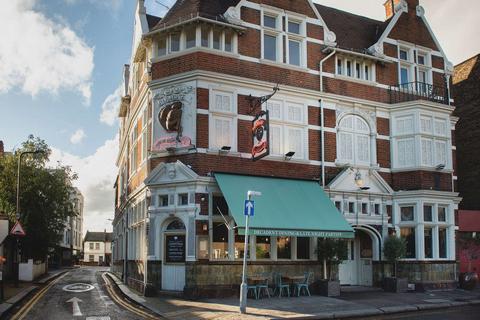 Pub to rent, 19 Kilburn Ln London W10 4AE