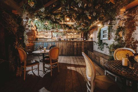 Pub to rent, 19 Kilburn Ln London W10 4AE