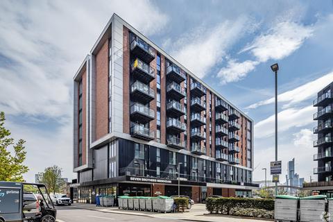 Retail property (high street) to rent, Lockside Ln Salford M5 4YP