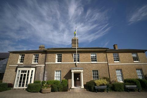 Office to rent, Pegs Ln Hertford SG13 8EQ
