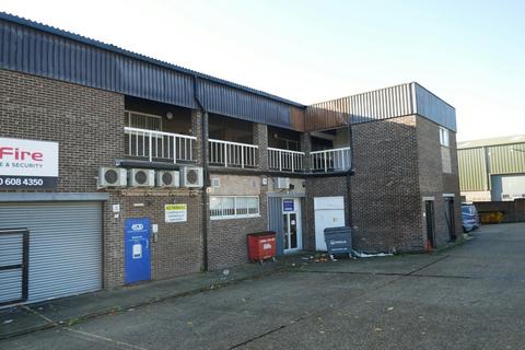 Warehouse to rent, 39 Oakwood Hl Loughton IG10 3TZ