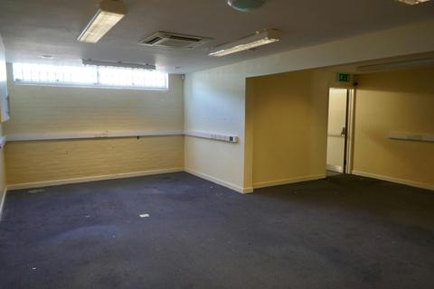 Warehouse to rent, 39 Oakwood Hl Loughton IG10 3TZ