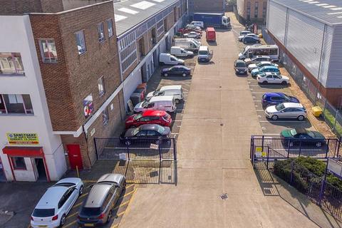 Warehouse to rent, Bond Rd Mitcham CR4 3HG