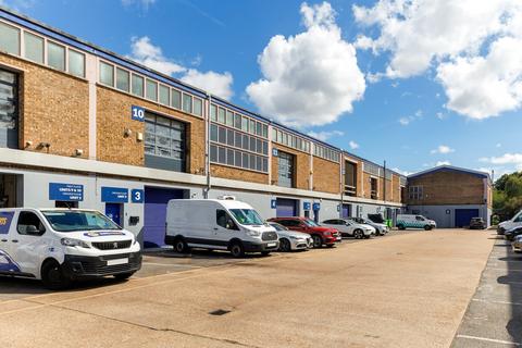 Warehouse to rent, Bond Rd Mitcham CR4 3HG