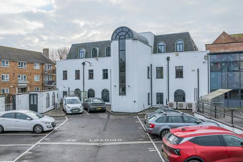 Office to rent, 7 Kings Rd Southsea PO5 4DJ