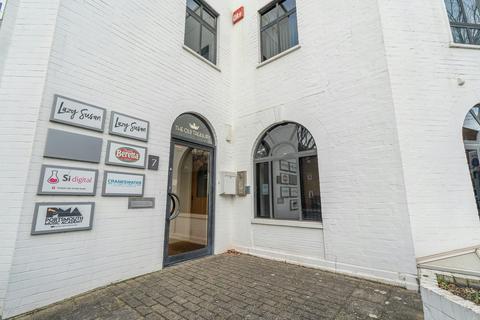 Office to rent, 7 Kings Rd Southsea PO5 4DJ