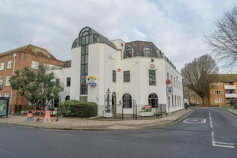 Office to rent, 7 Kings Rd Southsea PO5 4DJ