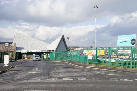 Warehouse to rent, Knowles Hl Bradford BD4 9SW