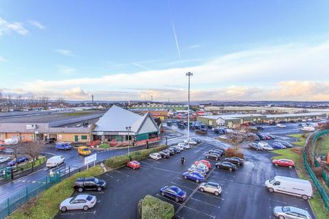 Warehouse to rent, Knowles Hl Bradford BD4 9SW