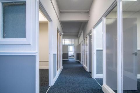 Warehouse to rent, Wilsons Park, Monsall Rd, Manchester M40 8wn Manchester M40