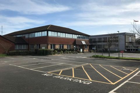 Office to rent, Penns Pl Petersfield GU31 4EX