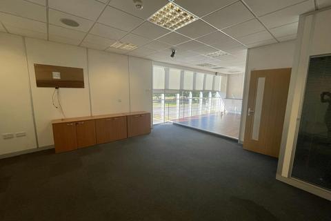 Warehouse to rent, Ampress Ln Lymington SO41 8JX