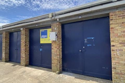 Warehouse to rent, Woodlands Av Poole BH15 4EL
