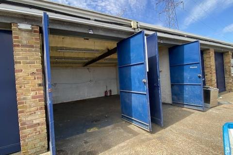 Warehouse to rent, Woodlands Av Poole BH15 4EL