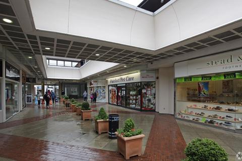 Retail property (high street) to rent, High St Leatherhead KT22 8AH