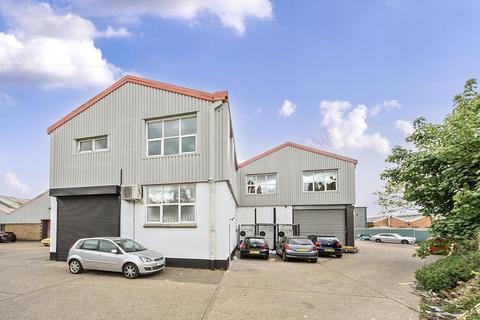 Warehouse to rent, Arundel Rd Uxbridge UB8 2SN