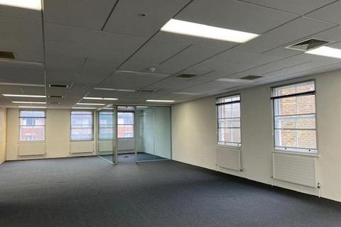 Office to rent, 5 The Avenue Egham TW20 9AB