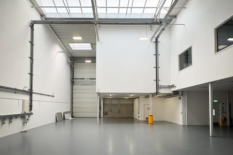 Warehouse to rent, Foxhunter Dr Milton Keynes MK14 6GE