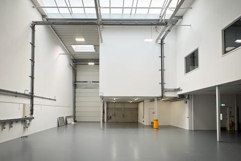 Warehouse to rent, Foxhunter Dr Milton Keynes MK14 6GE