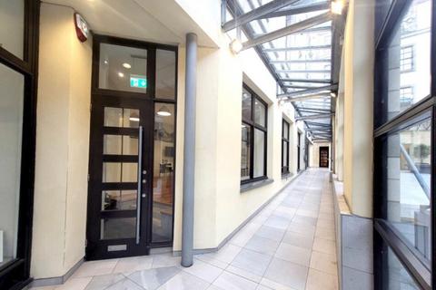 Retail property (high street) to rent, 168 Ingram St Glasgow G1 1DN