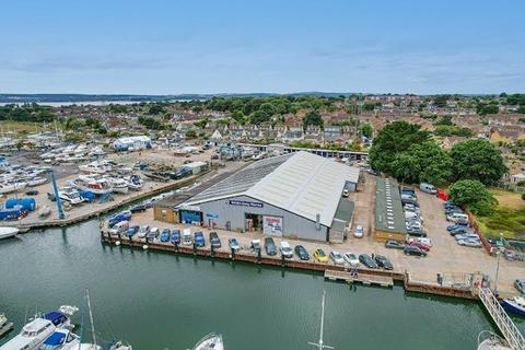Warehouse to rent, Woodlands Av Poole BH15 4EL