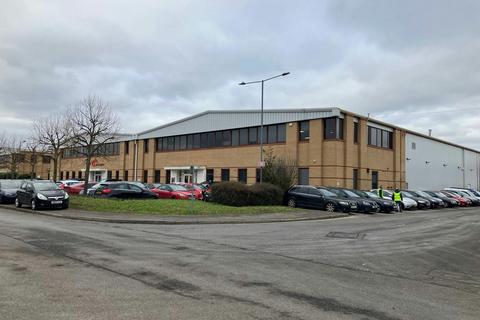 Distribution warehouse to rent, Alpha Way Egham TW20 8RZ