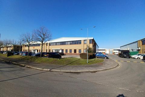 Distribution warehouse to rent, Alpha Way Egham TW20 8RZ