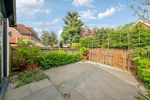 Office to rent, 26 Windsor St Chertsey KT16 8AS