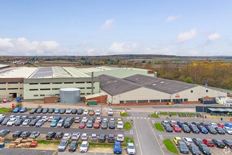 Distribution warehouse to rent, Tuxford Rd Boughton NG22 9LD