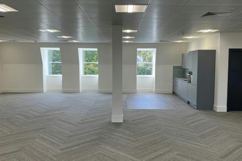 Office to rent, Market Sq Staines TW18 4RH