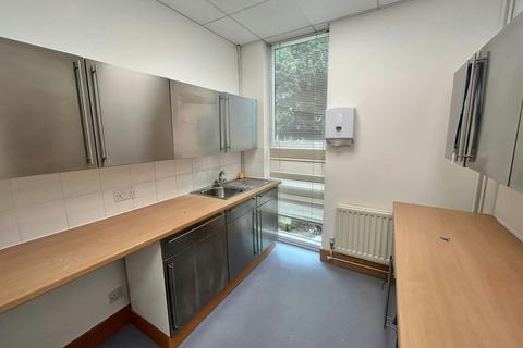 Office to rent, 61 Chertsey Rd Woking GU21 5BN
