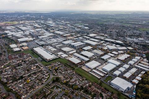 Warehouse to rent, 691-695 Stirling Rd Slough SL1 4ST