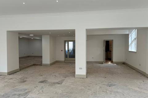 Retail property (high street) to rent, 5 High St Shepton Mallet BA4 5AB