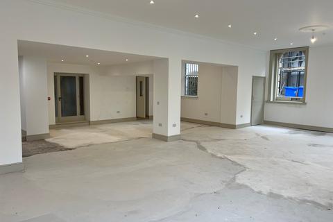 Retail property (high street) to rent, 5 High St Shepton Mallet BA4 5AB