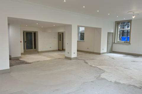 Retail property (high street) to rent, 5 High St Shepton Mallet BA4 5AB