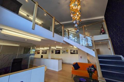 Office to rent, Douglas Dr Godalming GU7 1JX