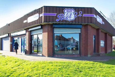 Retail property (high street) to rent, Wardles Ln Walsall WS6 6DY