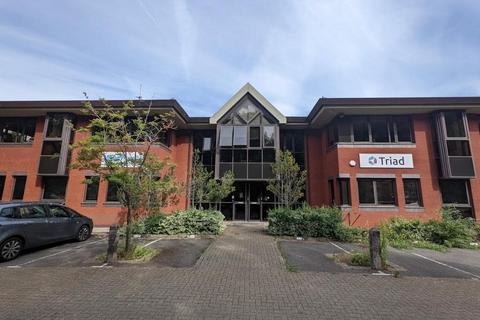 Office to rent, Catteshall Ln Godalming GU7 1XE