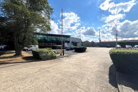 Warehouse to rent, Quayside Industrial Estate Maldon CM9 5FA