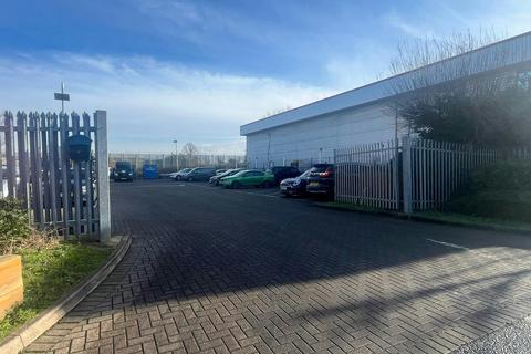 Warehouse to rent, Challenge Rd Ashford TW15 1AX