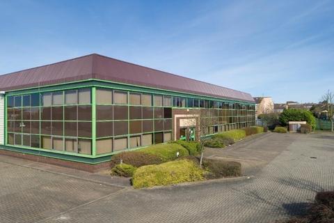 Warehouse to rent, 552 Fairlie Rd Slough SL1 4PY