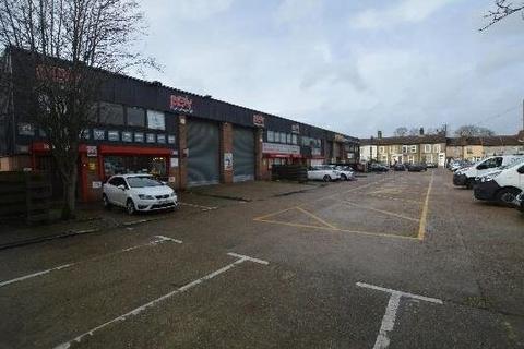 Warehouse to rent, 77-81 Sumner Rd Croydon CR0 3LN