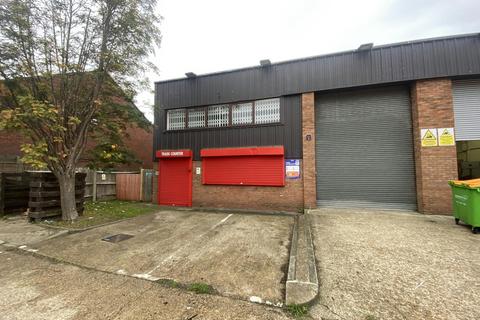 Warehouse to rent, 77-81 Sumner Rd Croydon CR0 3LN