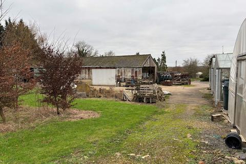 Land to rent, Bedford Rd Newport Pagnell MK16 9NQ